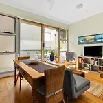 \'Laube 105\' Modern Inner-City Sanctuary With Balcony