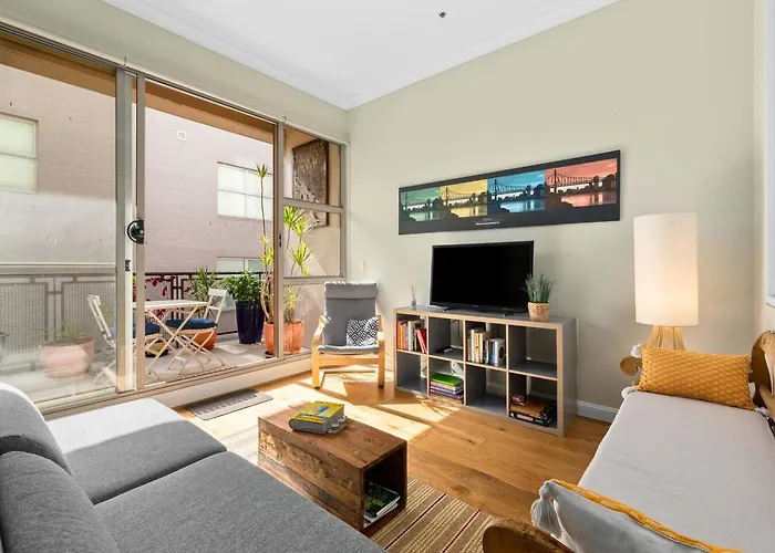 \'Laube 105\' Modern Inner-City Sanctuary With Balcony