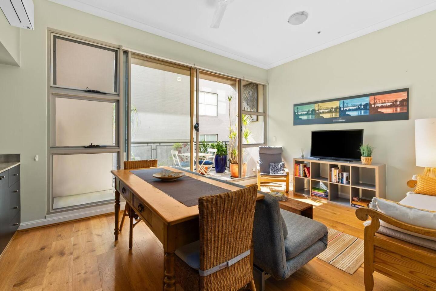 'laube 105' Modern Inner-city Sanctuary With Balcony Apartment