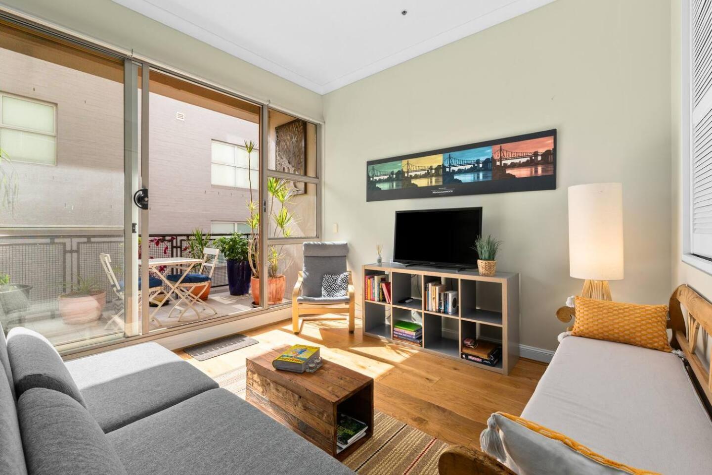 'laube 105' Modern Inner-city Sanctuary With Balcony Apartment