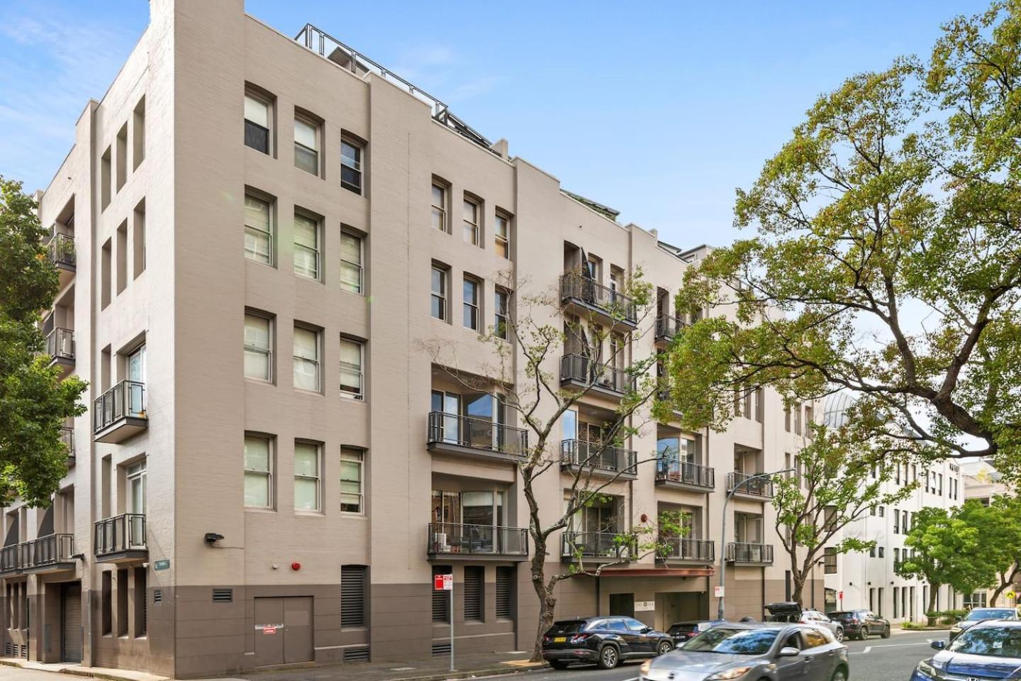 'laube 105' Modern Inner-city Sanctuary With Balcony